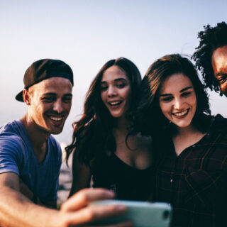 menschen machen ein selfie