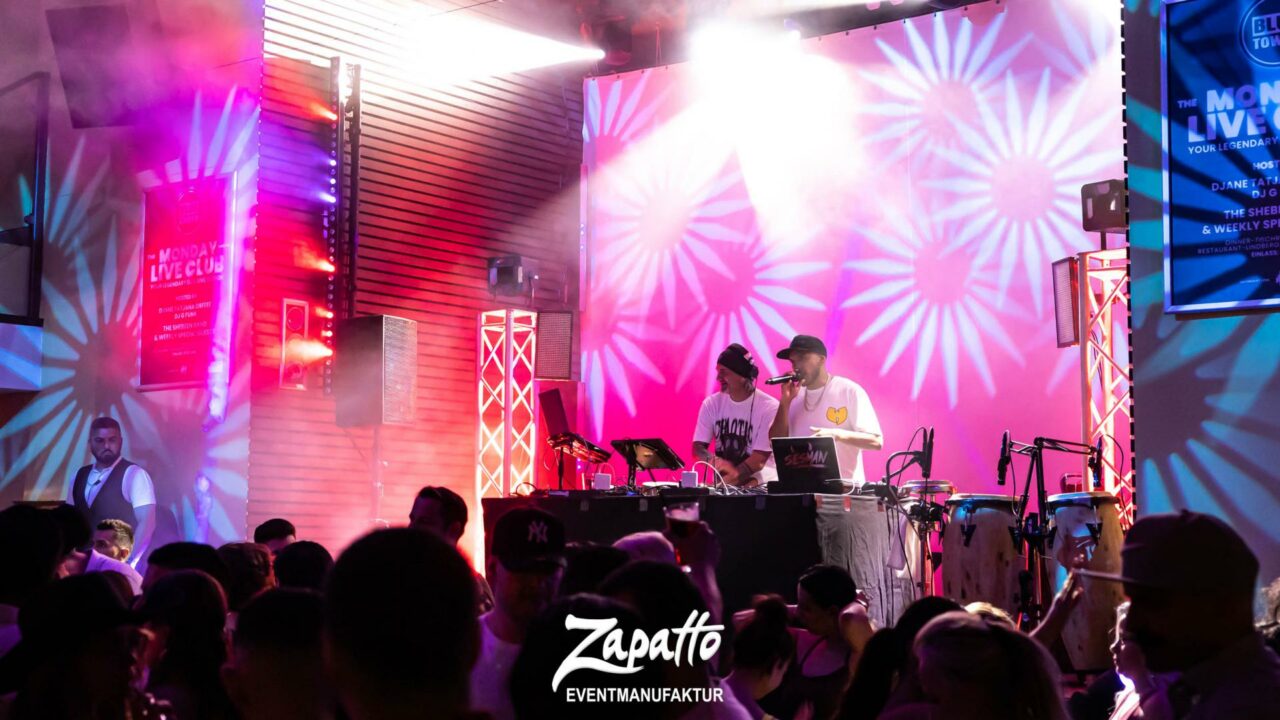 zwei dj am mischpult