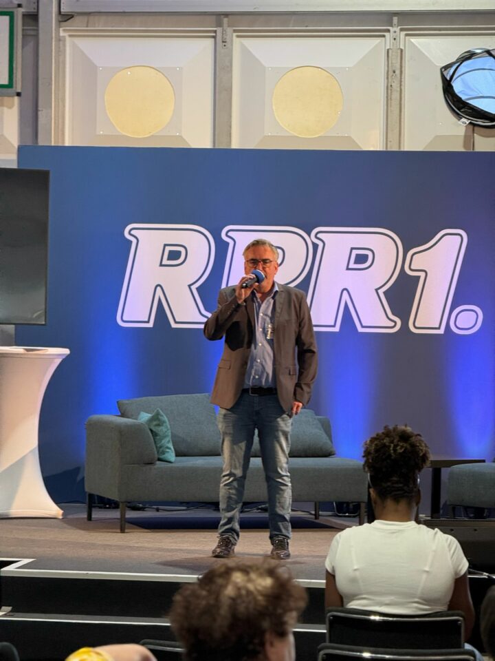 RPR1. Moderator Ralf Schwoll auf der RPR1.-Bühne