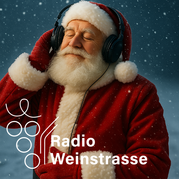 Weihnachtsmann mit Kopfhörern hat die Augen geschlossen und hört Musik, im Hintergrund fällt Schnee.